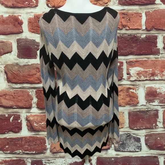 BCBGMAXAZRIA CHEVRON ZIG ZAG KNIT SWEATER DRESS - Picture 3 of 8